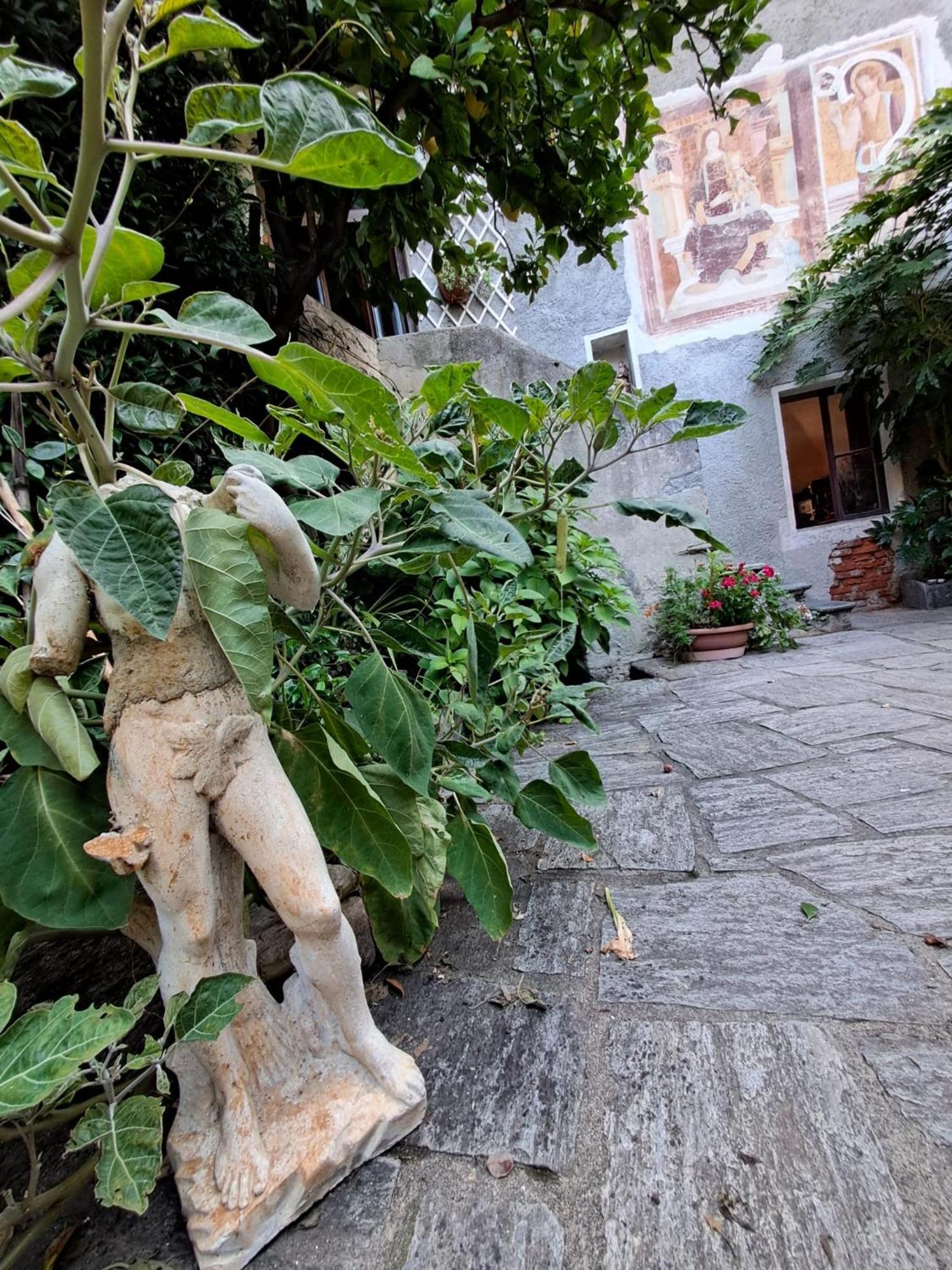 Castelveccana Nonna Anita Bed & Breakfast エクステリア 写真